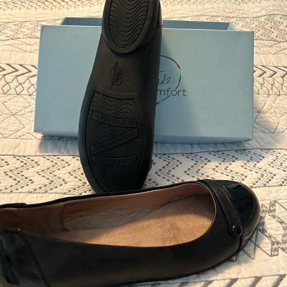 Life Stride Black flats. Size 8.5 Wide - Picture 4 of 7